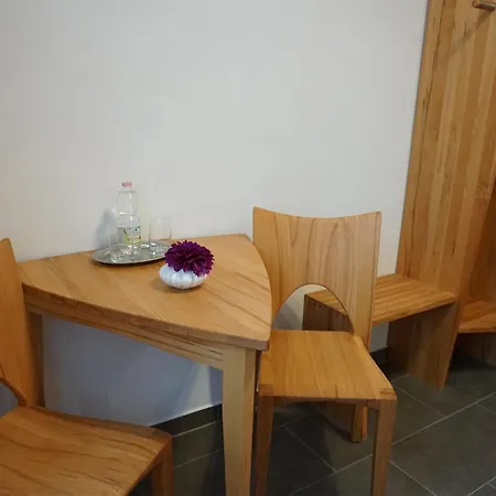- Ristorante La Grotta *