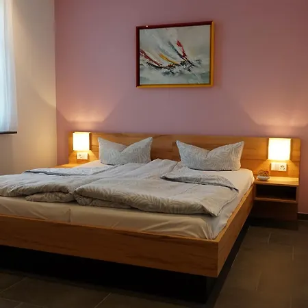 - Ristorante La Grotta Privatunterkunft *