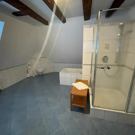 - Ristorante La Grotta Privatunterkunft *
